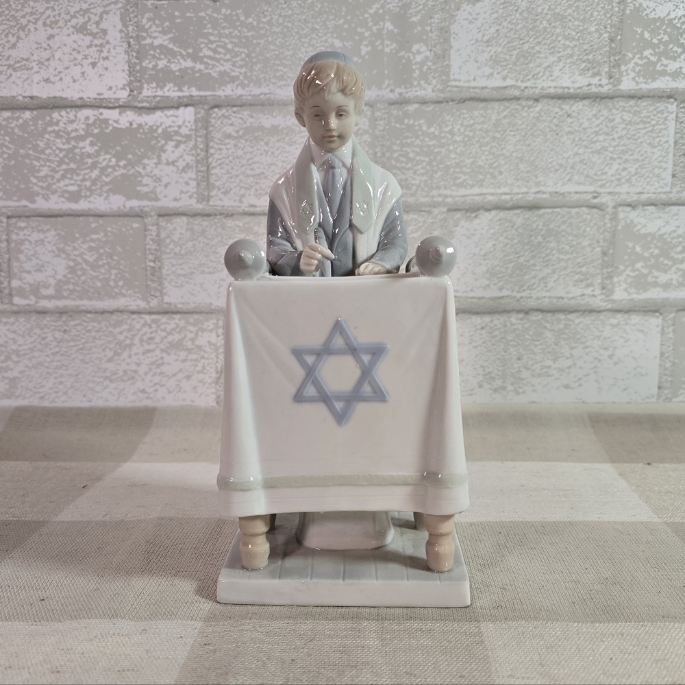 VINTAGE Moso Jacob Judaica Porcelain Ceramic Bar Mitzvah Boy w/ Torah